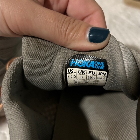 Hoka Bondi 7 Gray and Peach/Coral Athletic Shoe SZ: 7.5 - Picture 12 of 16